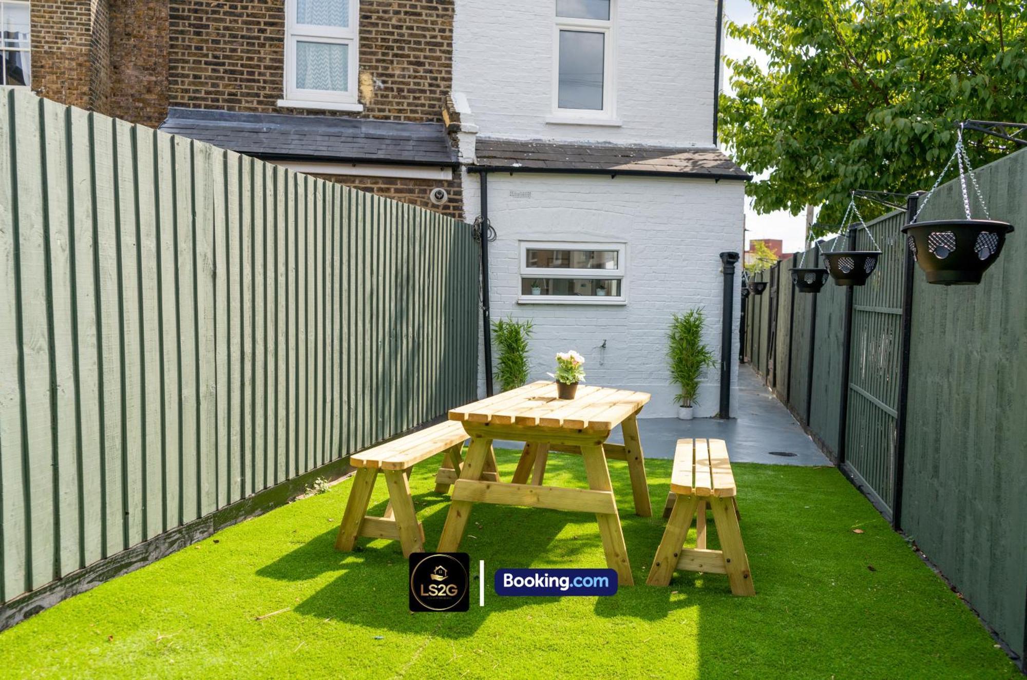 Stunning House By Ls2G Short Lets & Serviced Accommodation Greater London With Free Wifi Exteriör bild