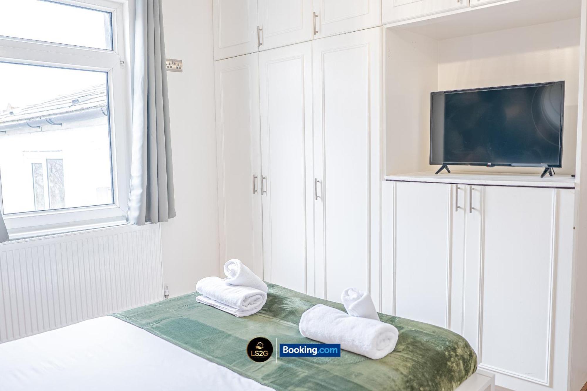 Stunning House By Ls2G Short Lets & Serviced Accommodation Greater London With Free Wifi Exteriör bild