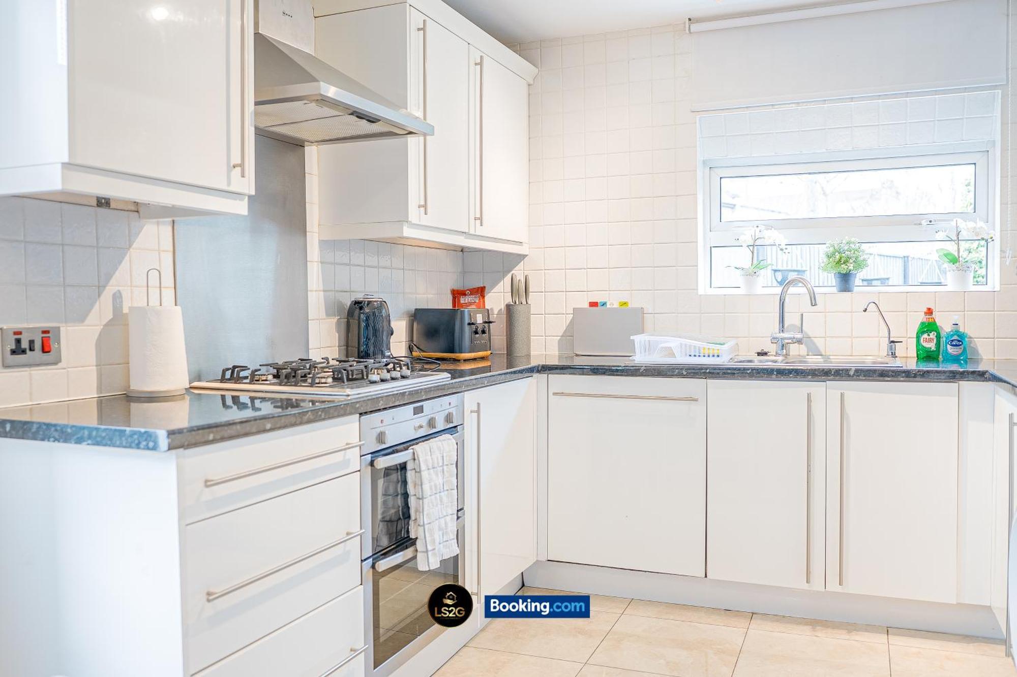 Stunning House By Ls2G Short Lets & Serviced Accommodation Greater London With Free Wifi Exteriör bild