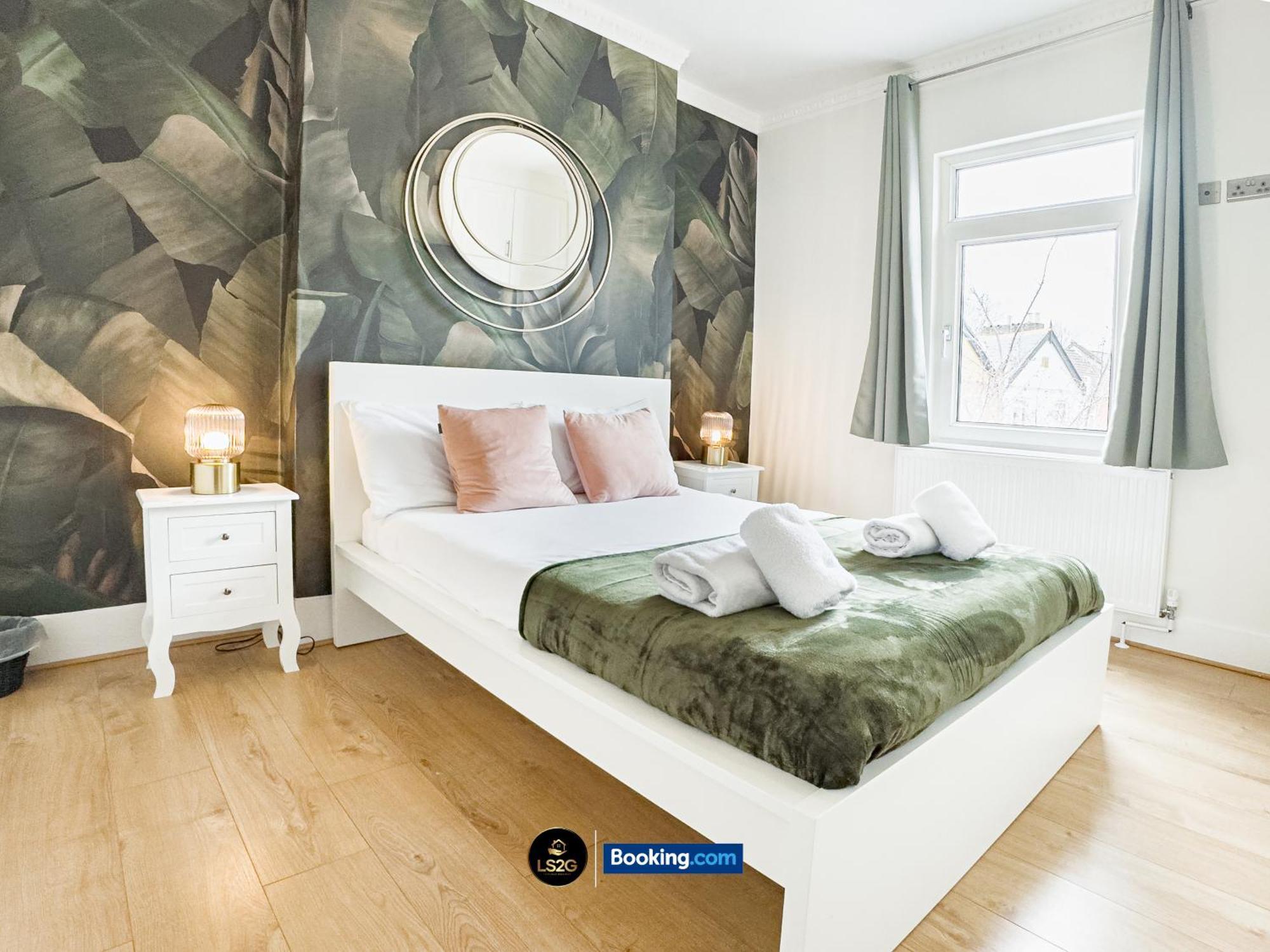 Stunning House By Ls2G Short Lets & Serviced Accommodation Greater London With Free Wifi Exteriör bild