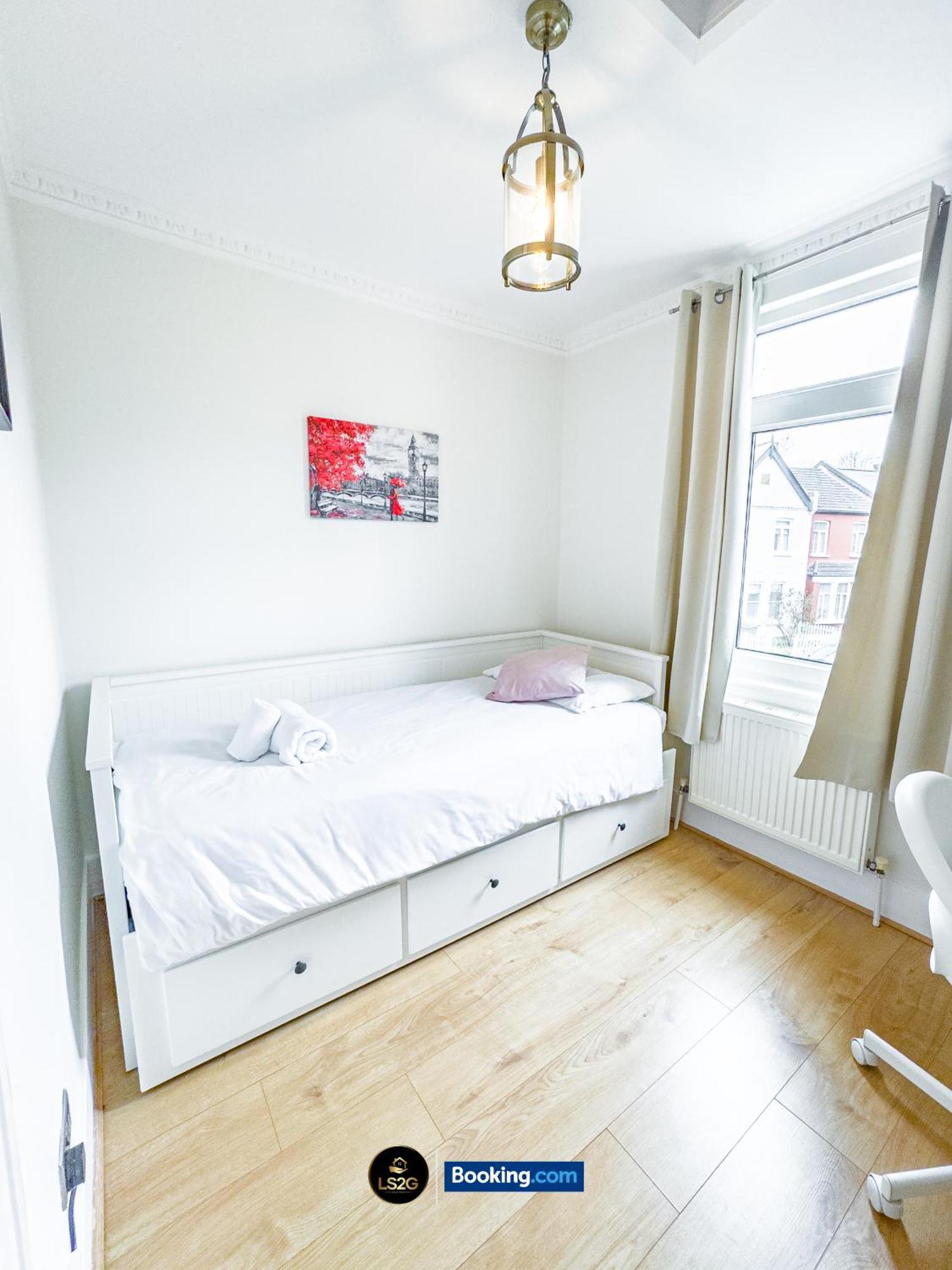Stunning House By Ls2G Short Lets & Serviced Accommodation Greater London With Free Wifi Exteriör bild
