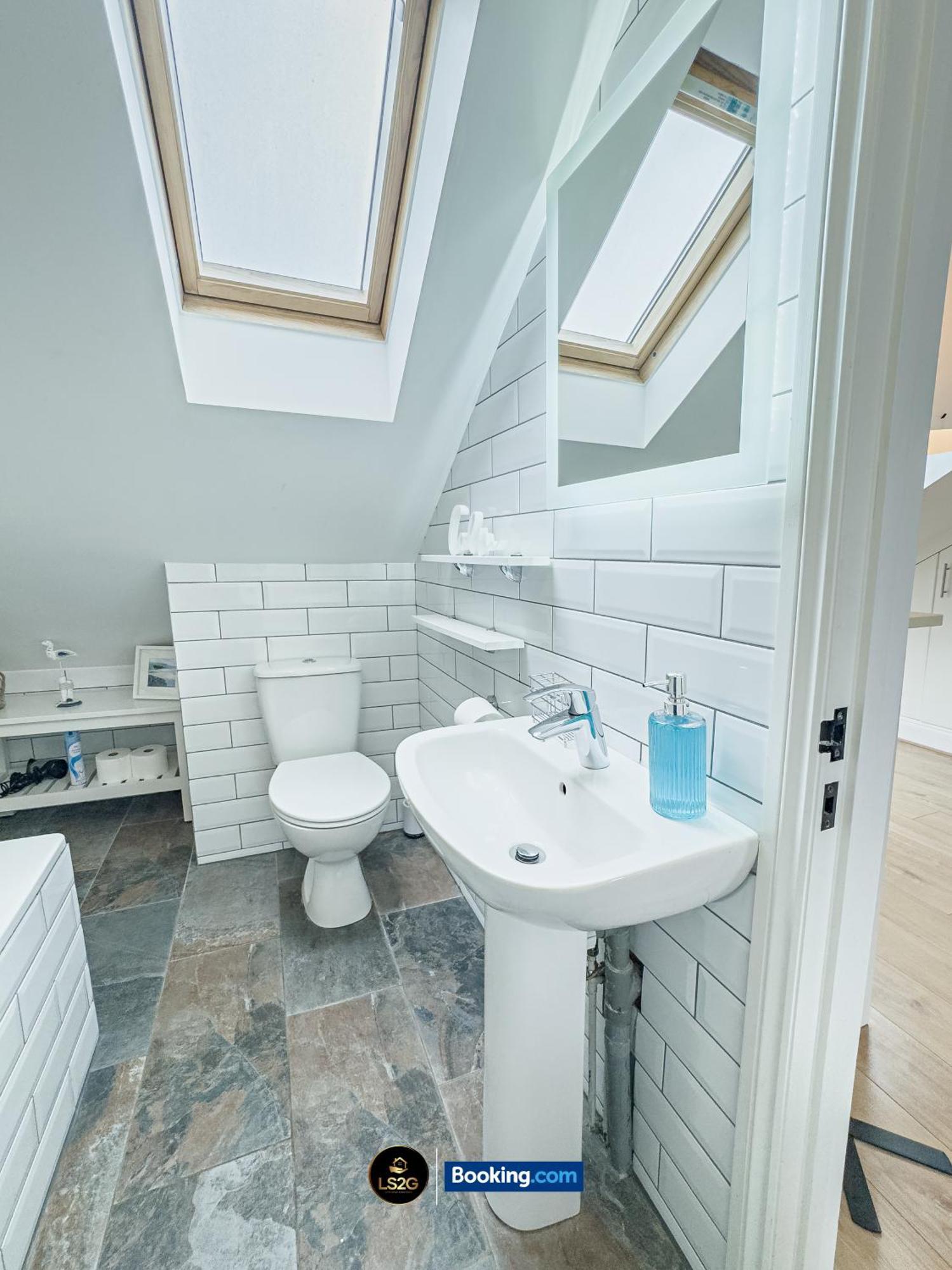 Stunning House By Ls2G Short Lets & Serviced Accommodation Greater London With Free Wifi Exteriör bild
