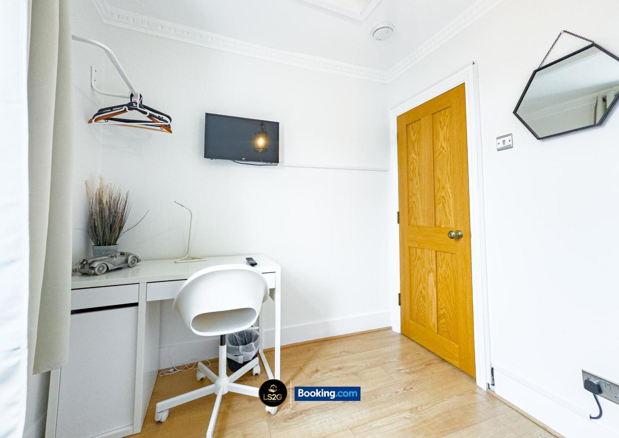 Stunning House By Ls2G Short Lets & Serviced Accommodation Greater London With Free Wifi Exteriör bild