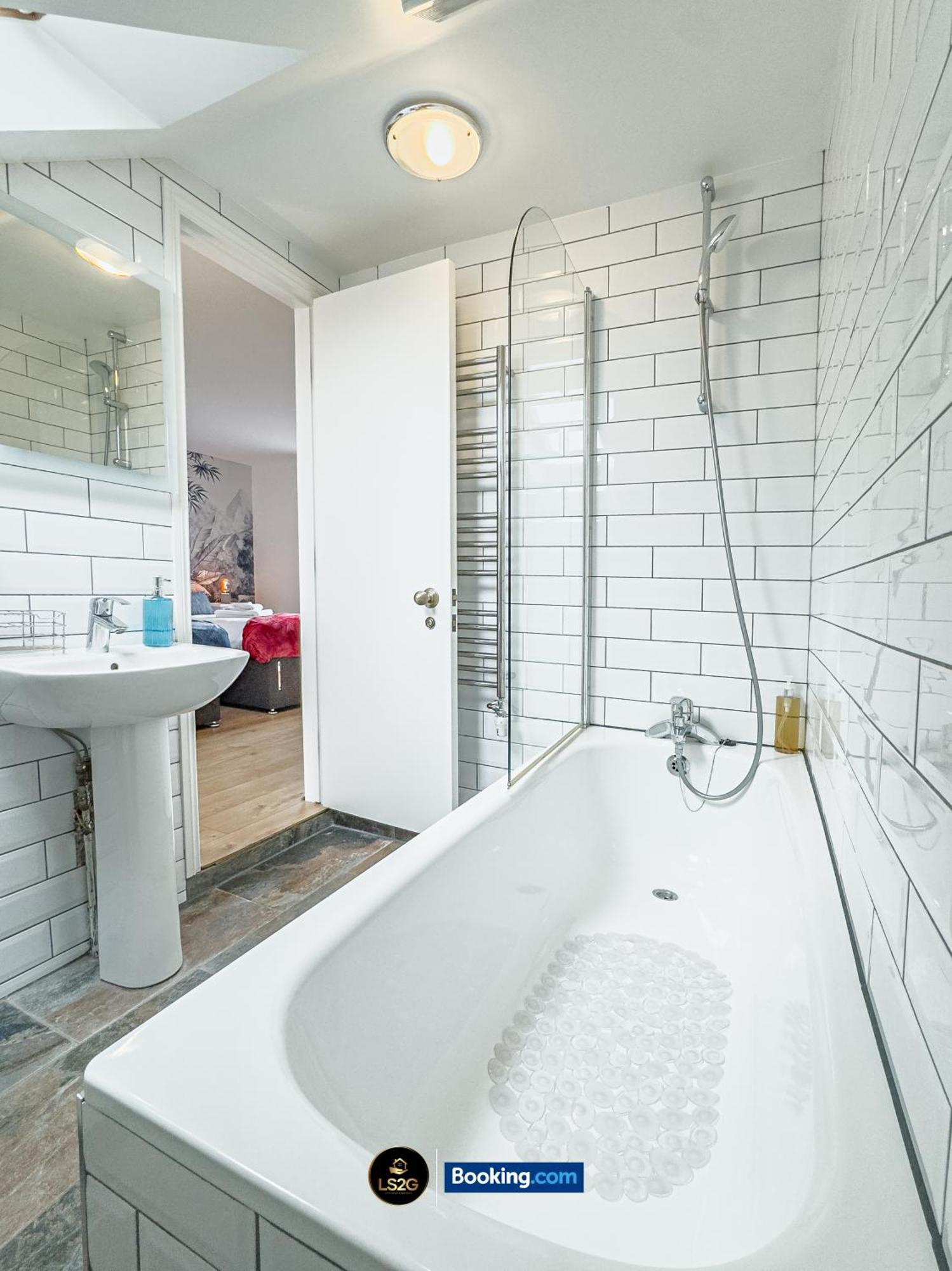 Stunning House By Ls2G Short Lets & Serviced Accommodation Greater London With Free Wifi Exteriör bild