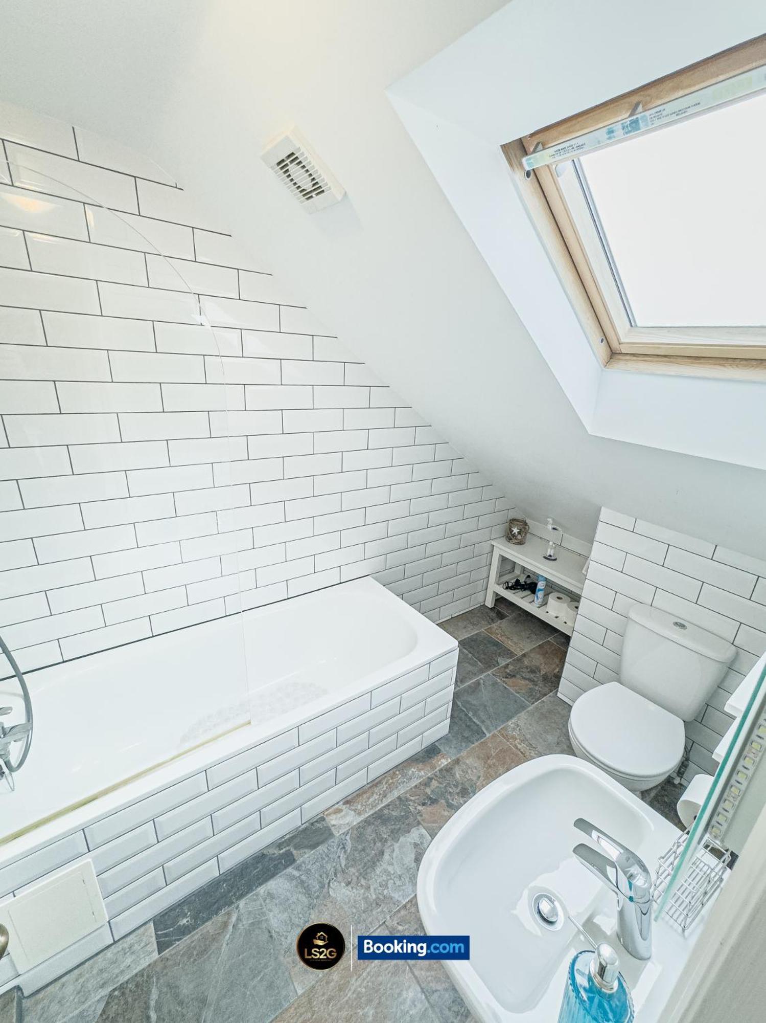 Stunning House By Ls2G Short Lets & Serviced Accommodation Greater London With Free Wifi Exteriör bild